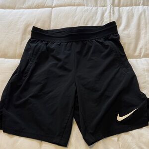 Nike Men's Black and White Athletic Shorts